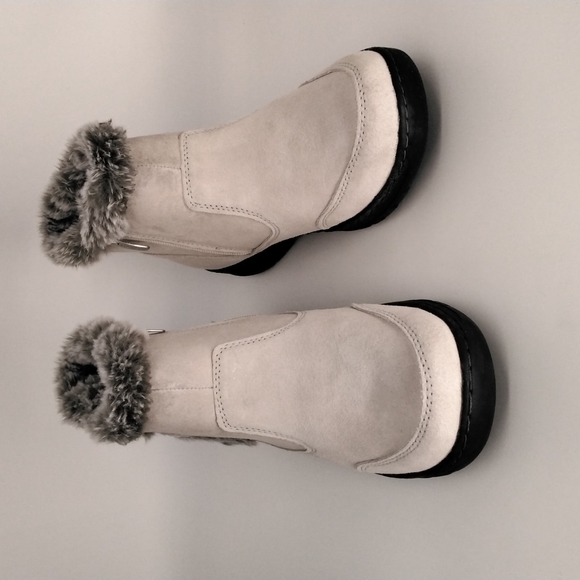 KHOMBU CREAM SUEDE LEATHER / FUR TRIMMED, FLEECE LINED WOMEN'S BOOTS - Picture 2 of 5